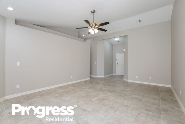 Foto del edificio - 2486 N Grand Basin Dr