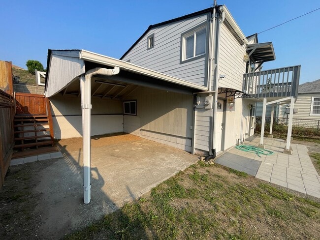 Building Photo - FULLY RENOVATED LESS THAN 2 YEARS - 2BED/1BATH WITH BONUS/OFFICE SPACE