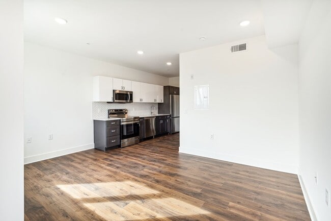 Interior Photo - OLO