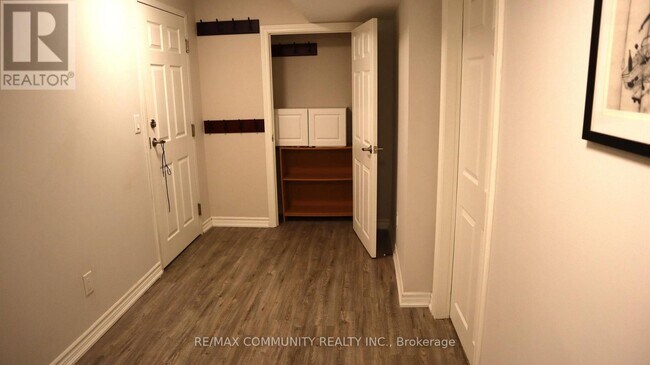 Photo du bâtiment - 1061 Rowntree Crescent