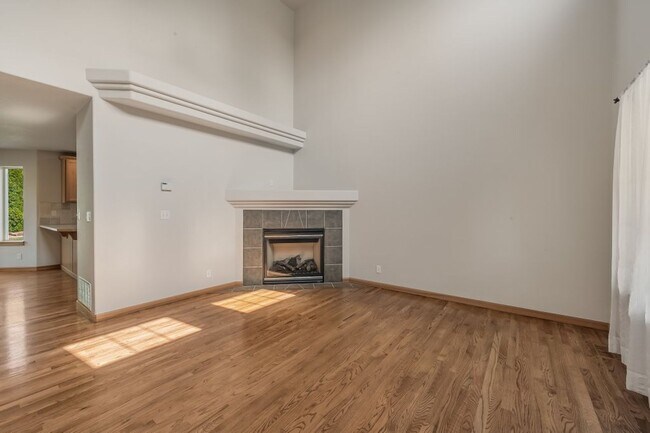 Building Photo - Montrose Community 4 bed 3 bath