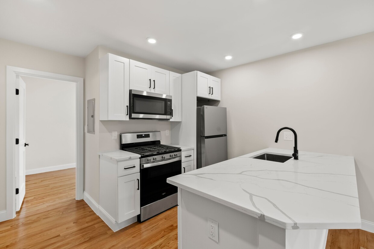 Primary Photo - 8 Baldwin Pl