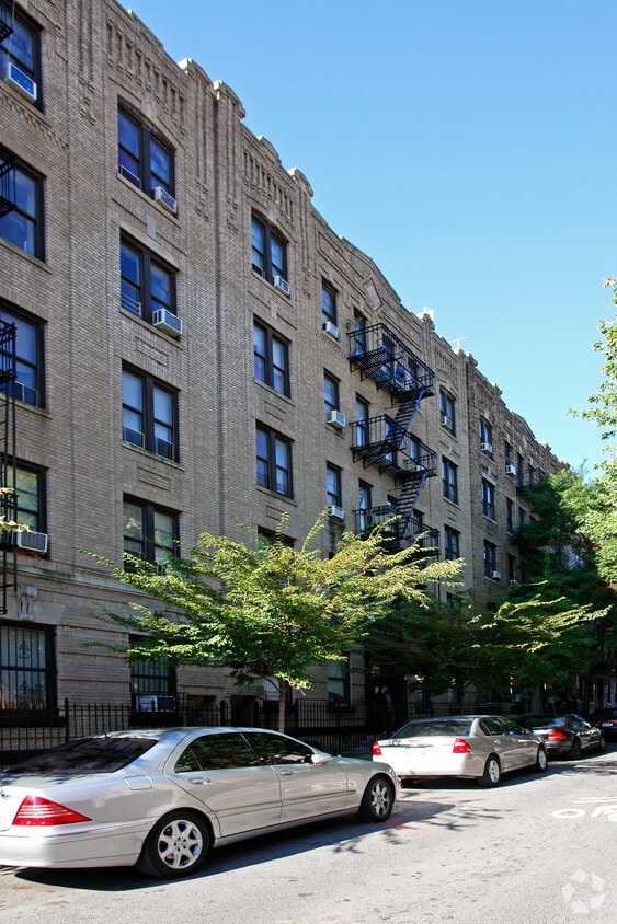 Primary Photo - 256 Pacific St