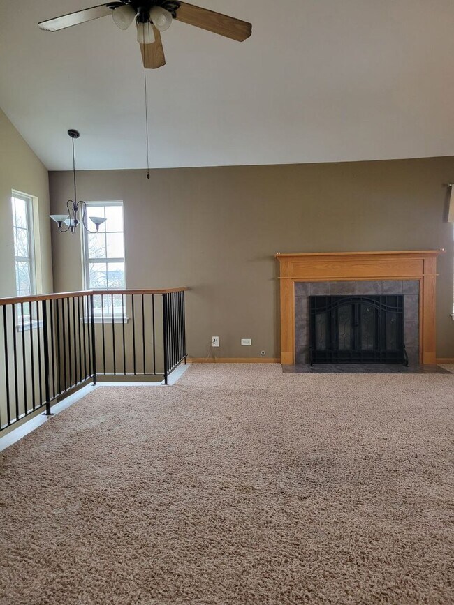 Building Photo - 2492 Dickens Dr