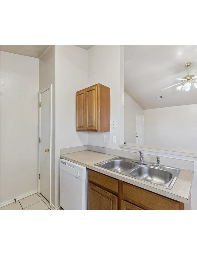 Building Photo - 602 Welston Cir
