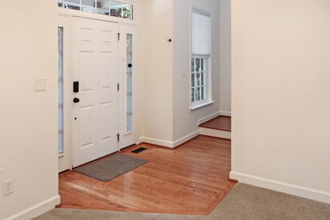 Foto del edificio - Garage townhome in Belvedere