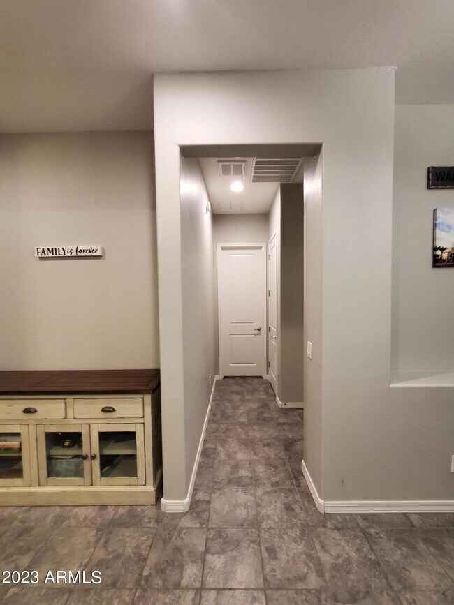 Foto del edificio - 3123 E Bloomfield Pkwy