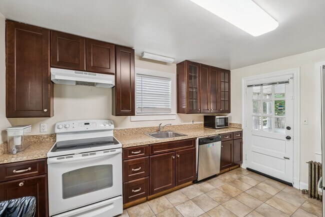 Foto del edificio - 7504 Hopkins Ave