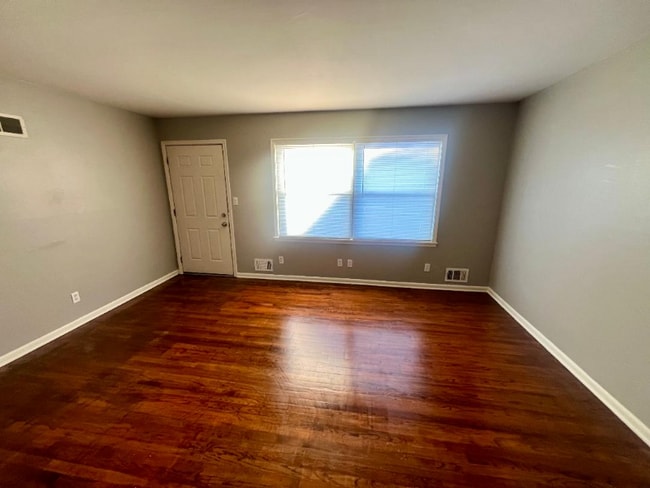 Foto del edificio - 5811 Monrovia St