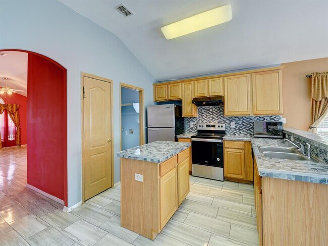 Building Photo - 1101 Deedee Creek Dr