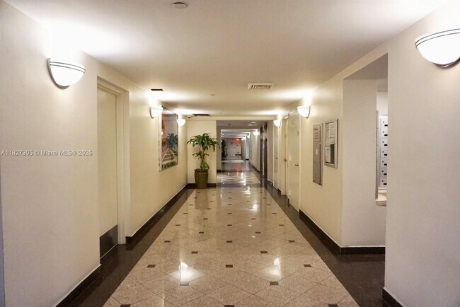 Building Photo - 1541 Brickell Ave