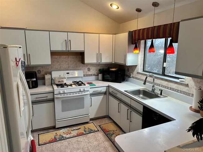 Foto del edificio - 14 Nagle Ln