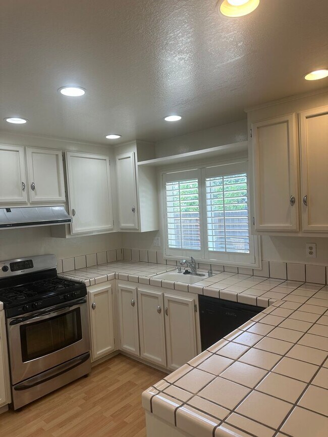 Foto del edificio - 4 Bedrom 2.5 baths Beauty