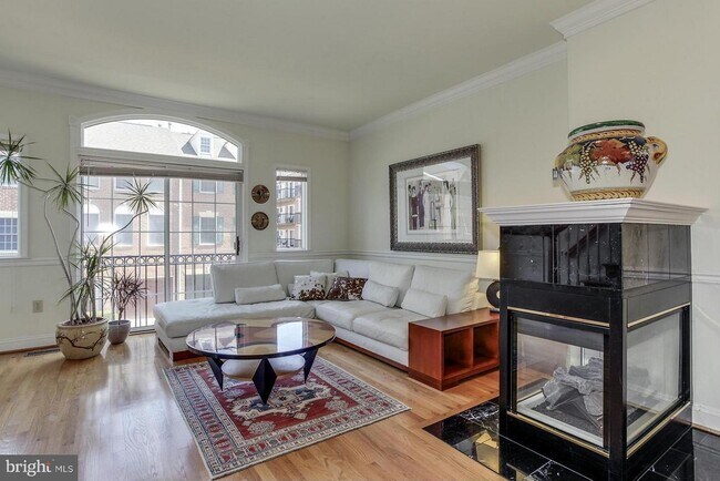 Foto del edificio - 6930 Little Falls Rd