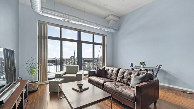 Building Photo - 1525 S Sangamon St