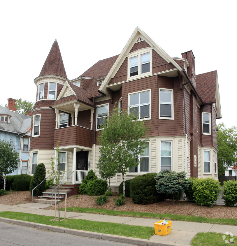Building Photo - 157 Chapin St