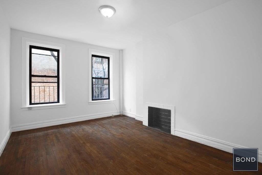 Primary Photo - 148 W 10th St