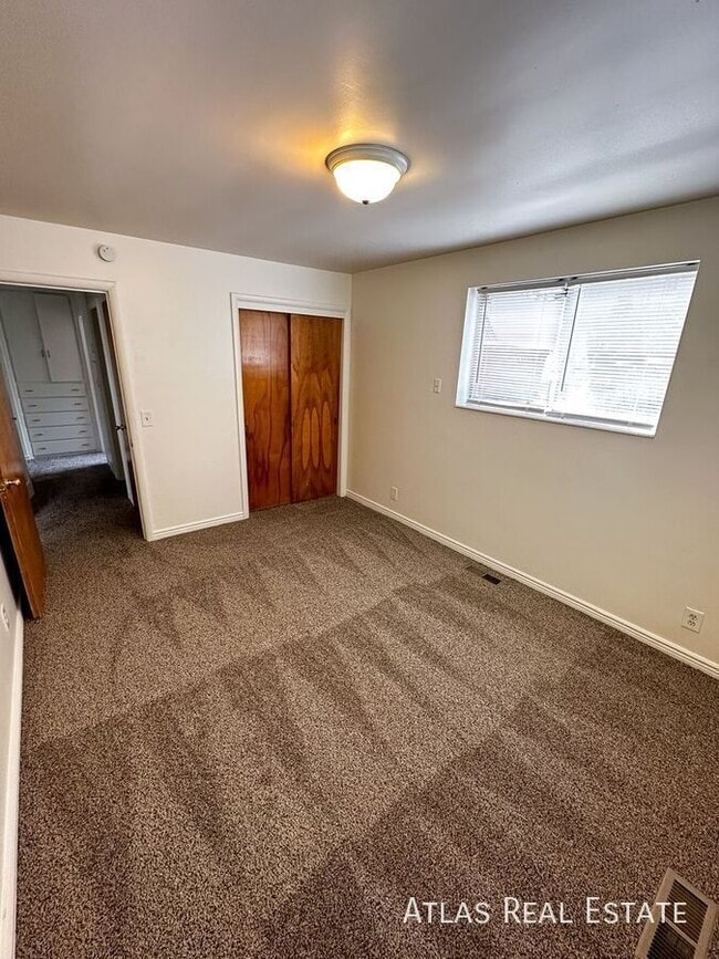 Foto del edificio - 1365 Emery St W