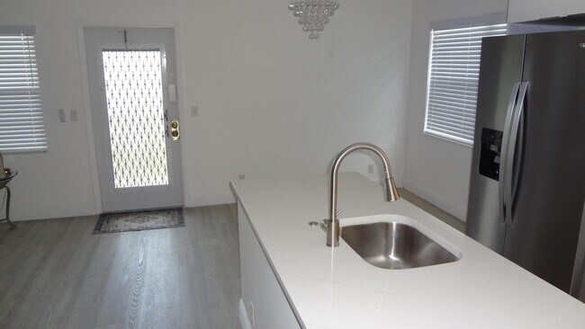 Foto del edificio - 271 Fanshaw G