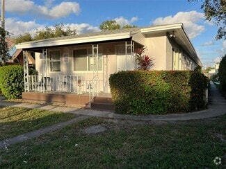 Building Photo - 885 SW 29th Ave