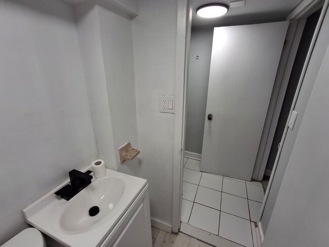 Building Photo - 27 Lexington Ave