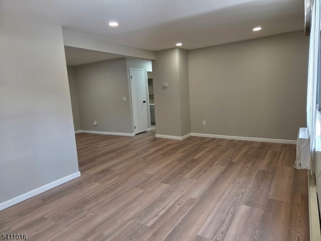 Building Photo - 645 Cricket Ln