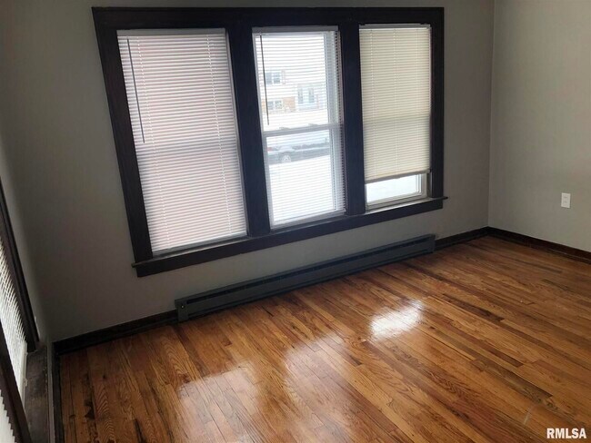 Foto del edificio - 209 E 10th St