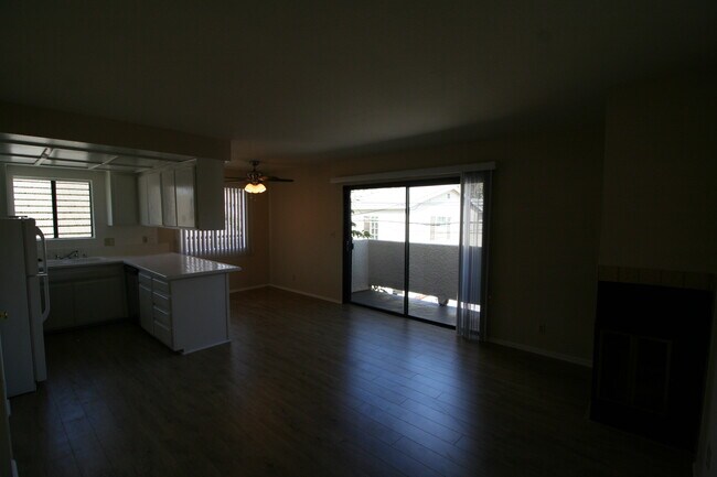 Building Photo - 10753 Lawler St