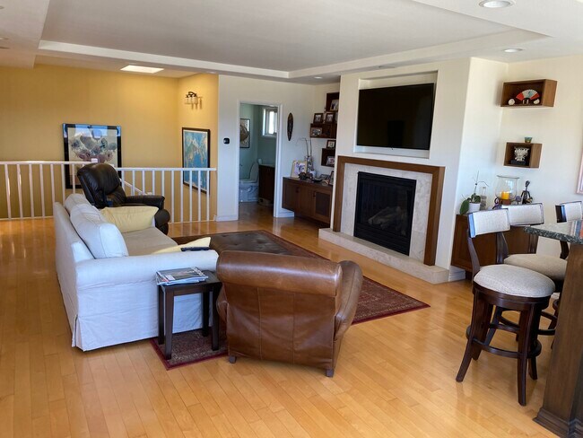 Living area - 208 36th St