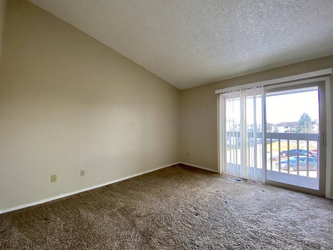 Building Photo - 521 Comanche Village Dr