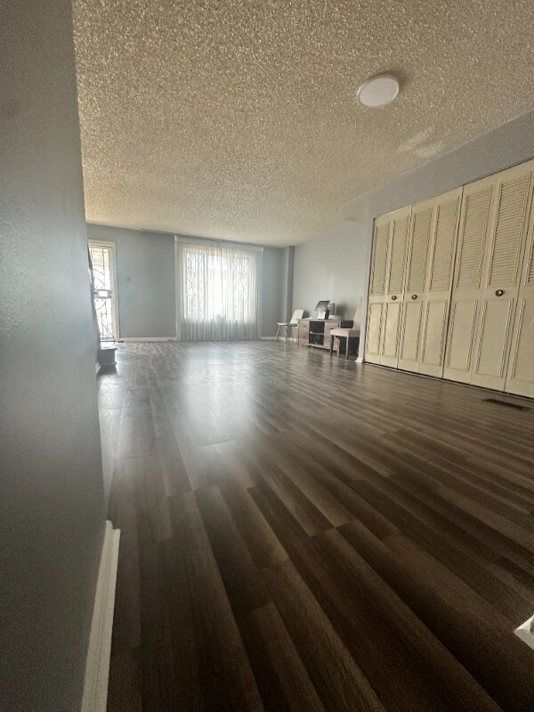 Foto del edificio - 8034 Chelwynde Ave