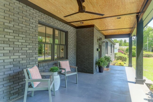 Building Photo - Gorgeous Renovated Ranch in South Windermere