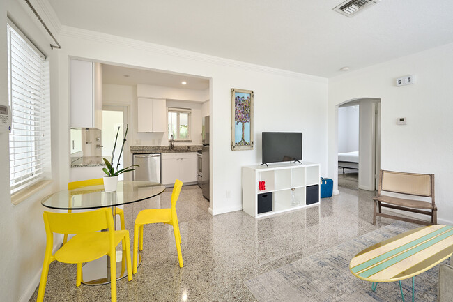 Foto del edificio - 532 NE 16th Ct