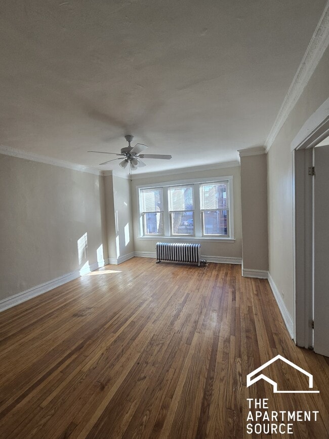 Building Photo - 2956 W Belle Plaine Ave