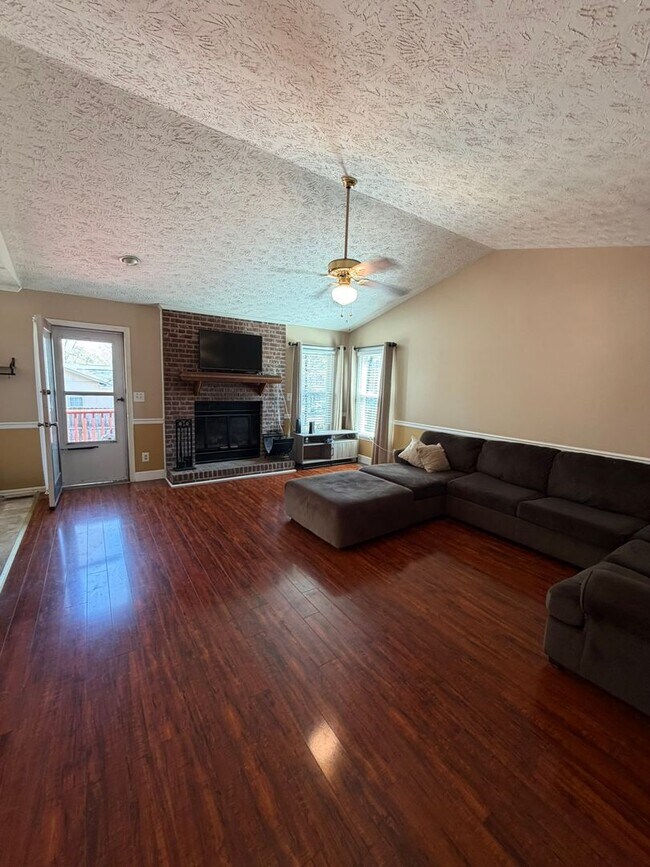 Foto del edificio - 991 Rim Rd