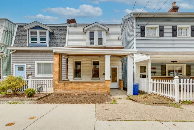 Foto del edificio - AVAILABLE MAY 2026 - Excellent Mt Washington Location w/ 2 Spacious Bedrooms & Garage!