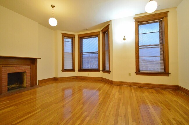 Building Photo - 1417 W. Belle Plaine