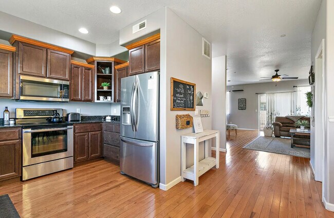 Foto del edificio - 341 Englemann Ln