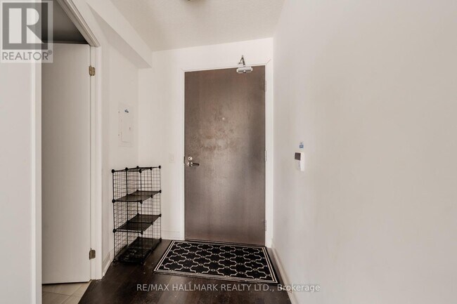 Building Photo - 219 Dundas St E