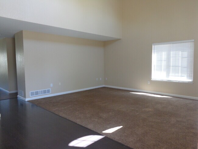 Building Photo - 136 Prairie Falcon Parkway