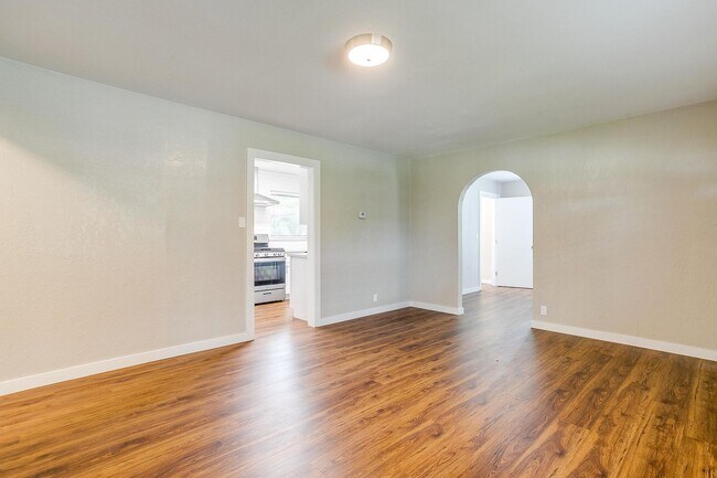 Building Photo - Darling 3/1 Located in Hurst