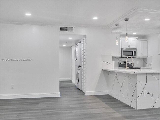 Building Photo - 8620 SW 149th Ave
