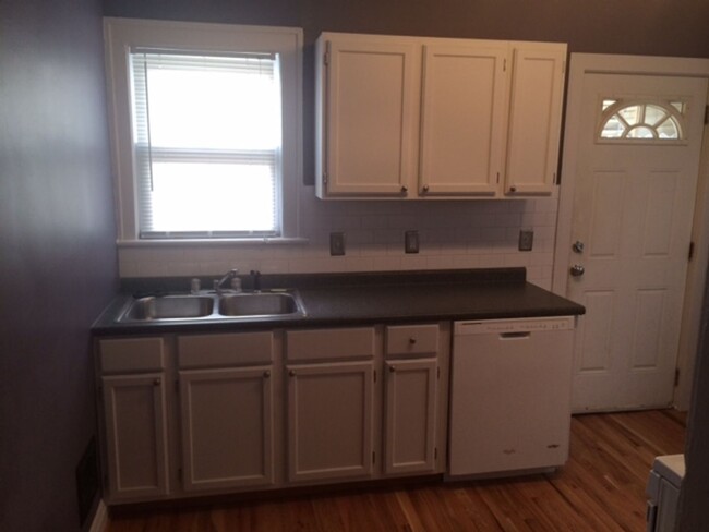 Foto del edificio - 2647-2649 Medary Avenue