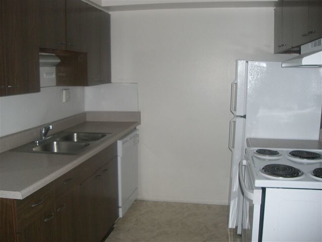 Building Photo - 441 Glenmoor Rd