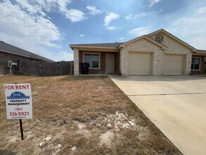 Building Photo - 1300 Vanguard Ln