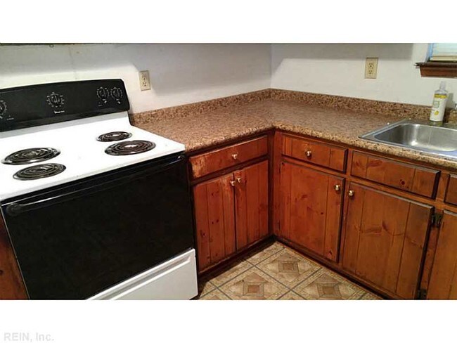 1225 Seaboard Ave Chesapeake, VA 23324 Rentals 