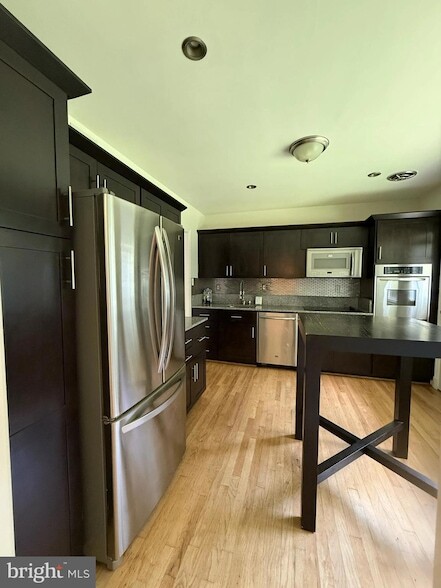 Foto del edificio - 9209 E Parkhill Dr