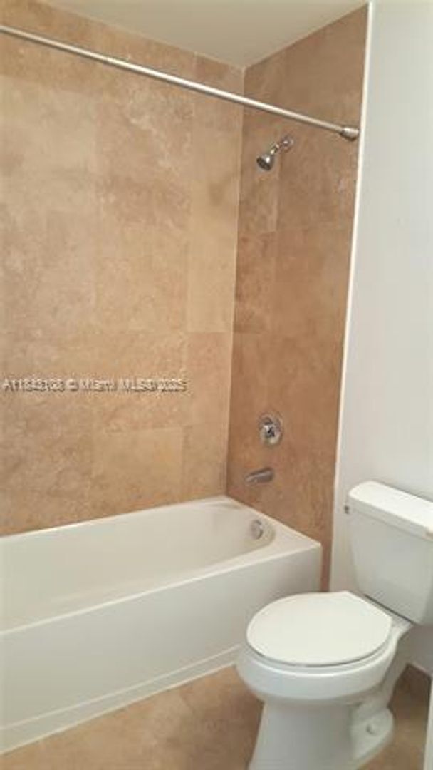 Foto del edificio - 3030 NE 188th St
