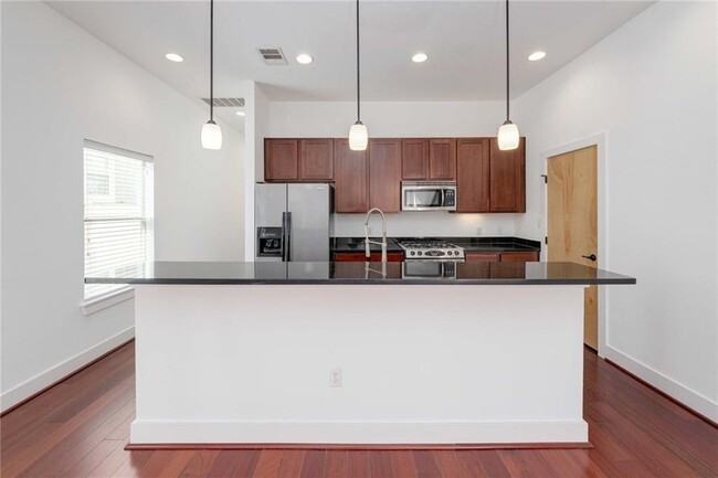 Foto del edificio - 2209 Thornton Rd