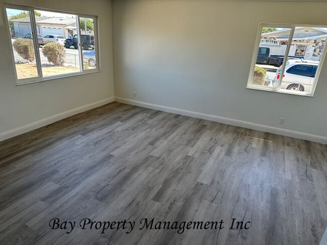 Foto del edificio - Rent Reduced! Newly remodeled home in Nort...